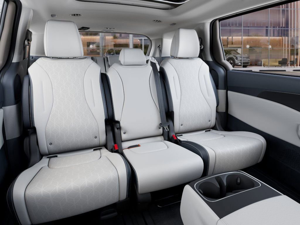 2026 Kia Carnival SX - Photo 16