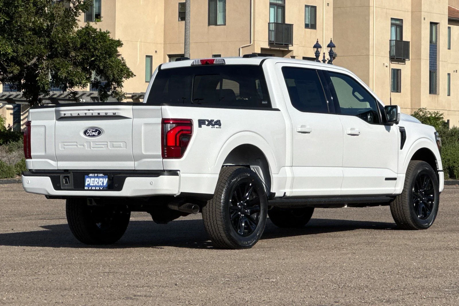New 2026 Star White Metallic Tri-Coat Ford Platinum® image 3