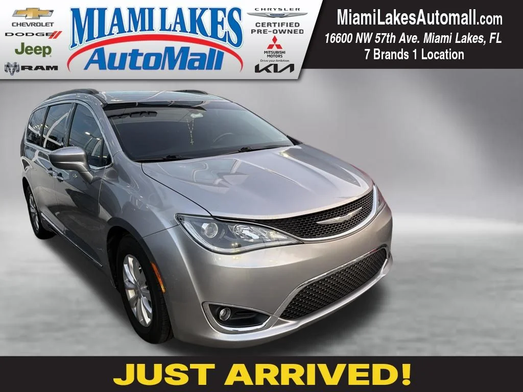 Used 2017 Billet Silver Metallic Clearcoat Chrysler Touring L image 1