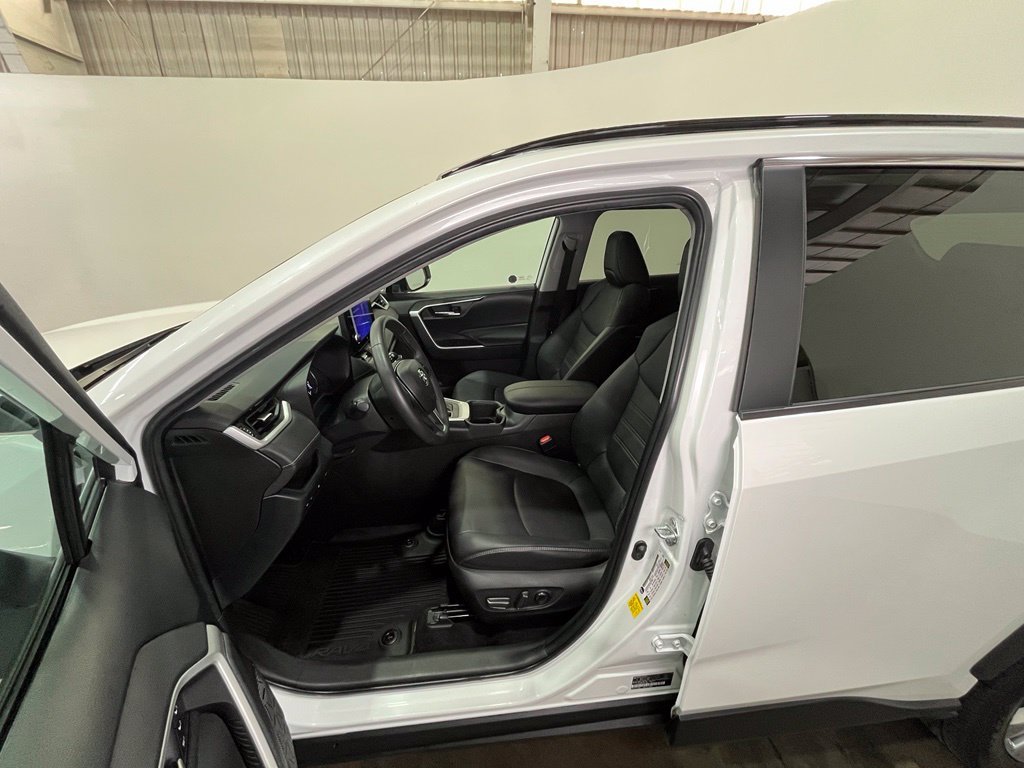 Used 2023 Beige Toyota XLE Premium image 17