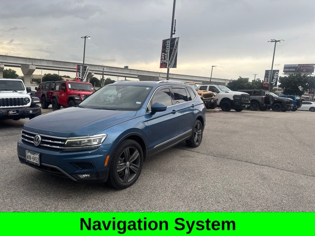 Used 2018 Blue Volkswagen 2.0T SEL Premium image 3