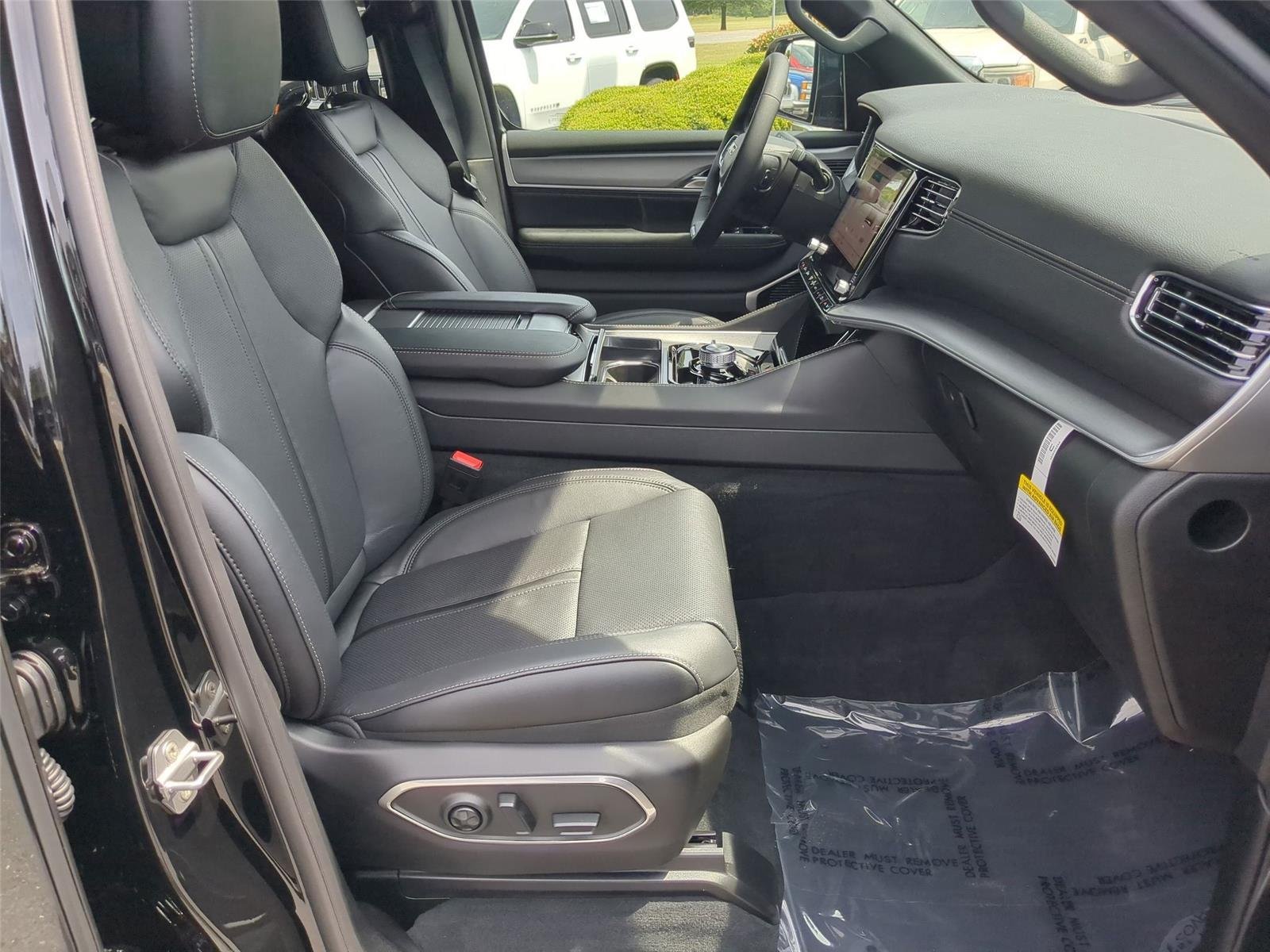 New 2026 High Gloss Black Exterior Paint Jeep Limited Altitude image 33