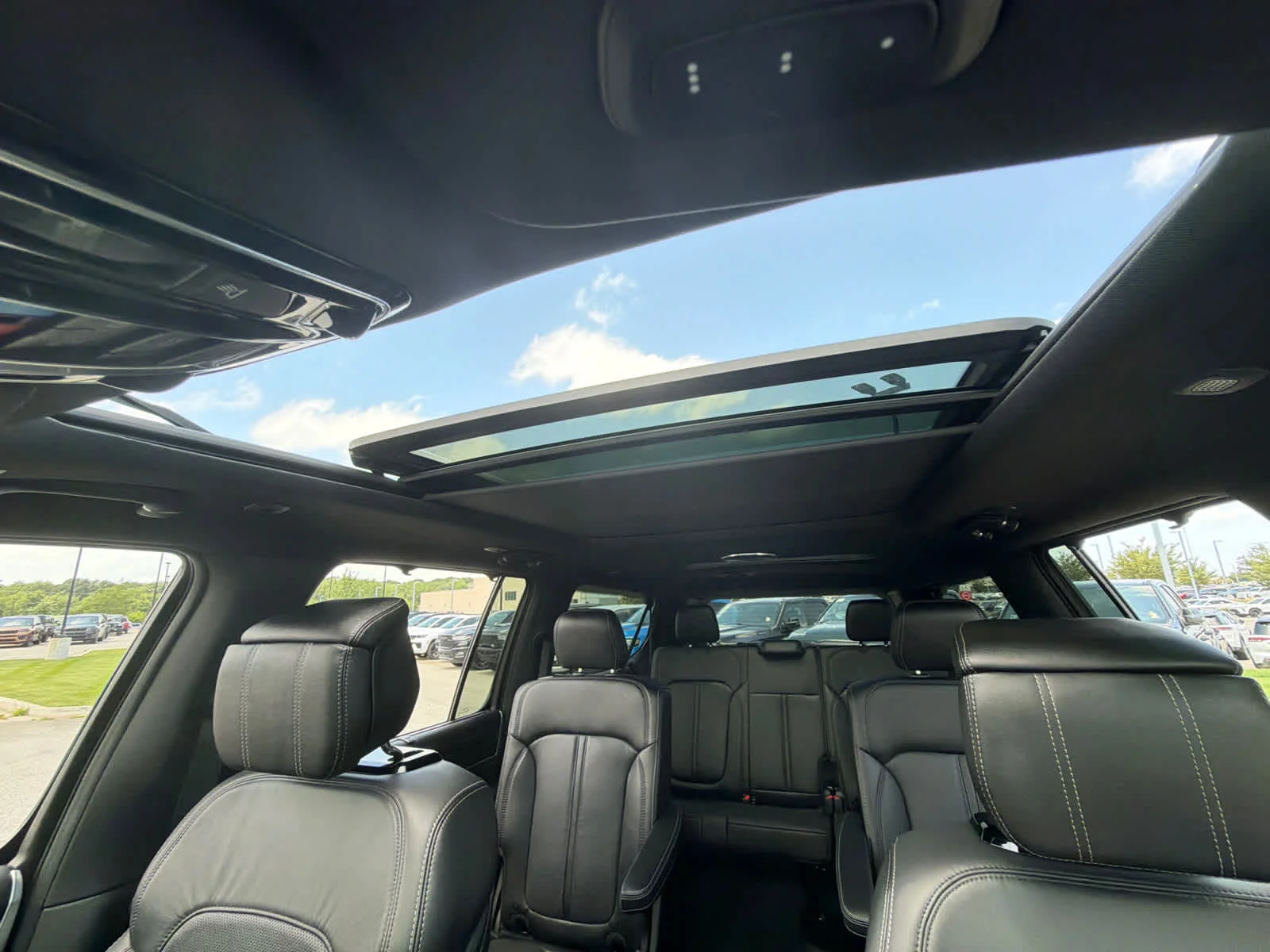 New 2026 Bright White Clearcoat Jeep Summit Obsidian image 38