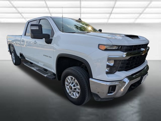 Used 2025 Summit White Chevrolet LT image 3