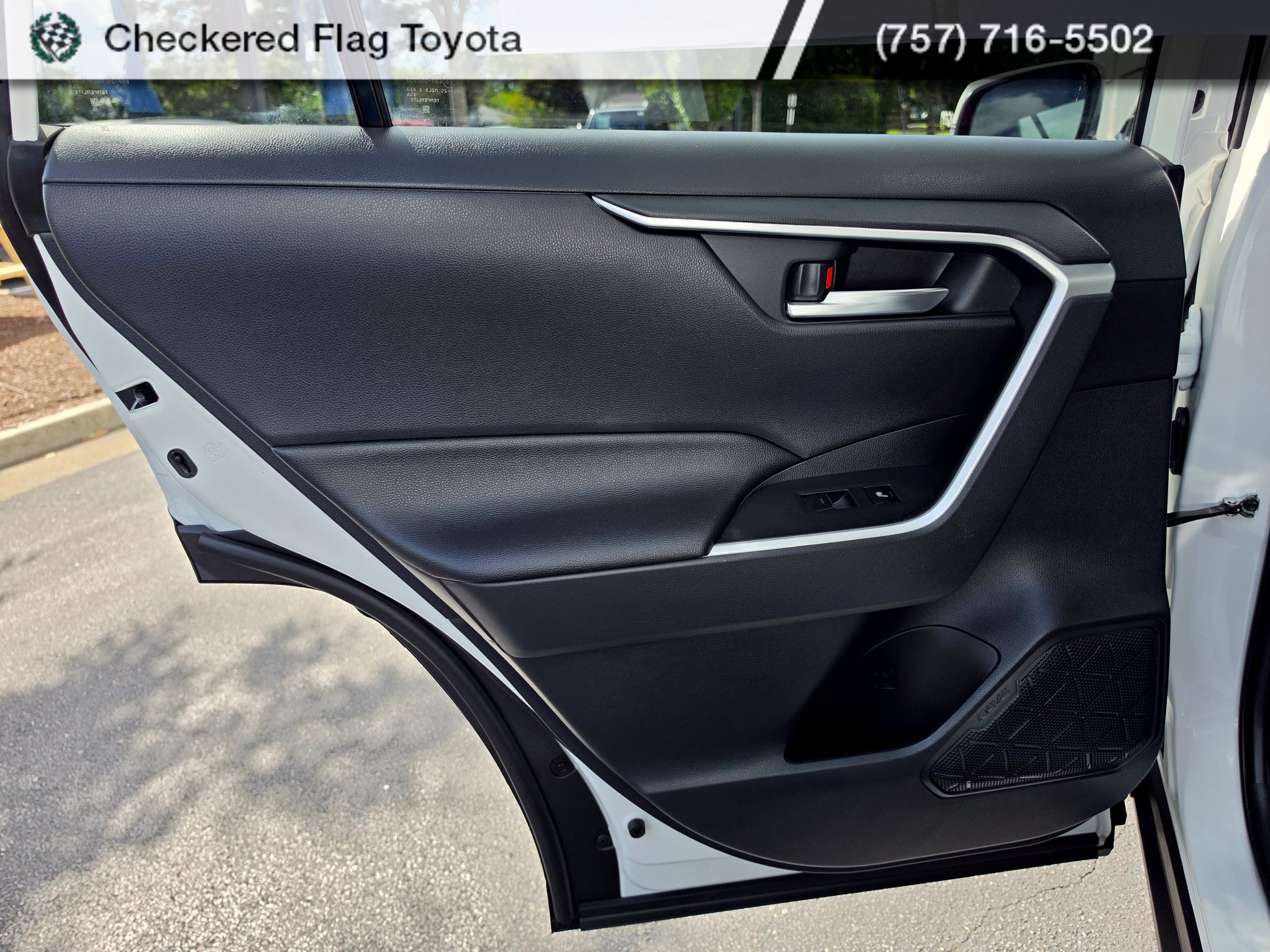 Used 2024 Ice Cap Toyota SE image 30