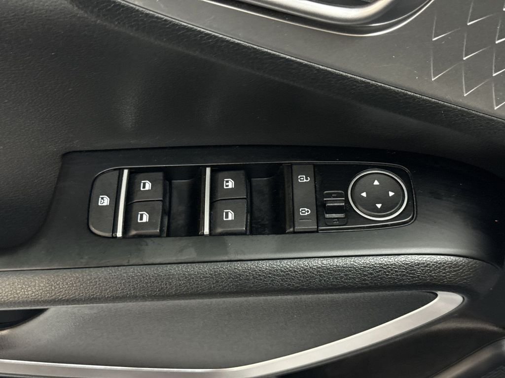 Used 2025  Kia LX image 14