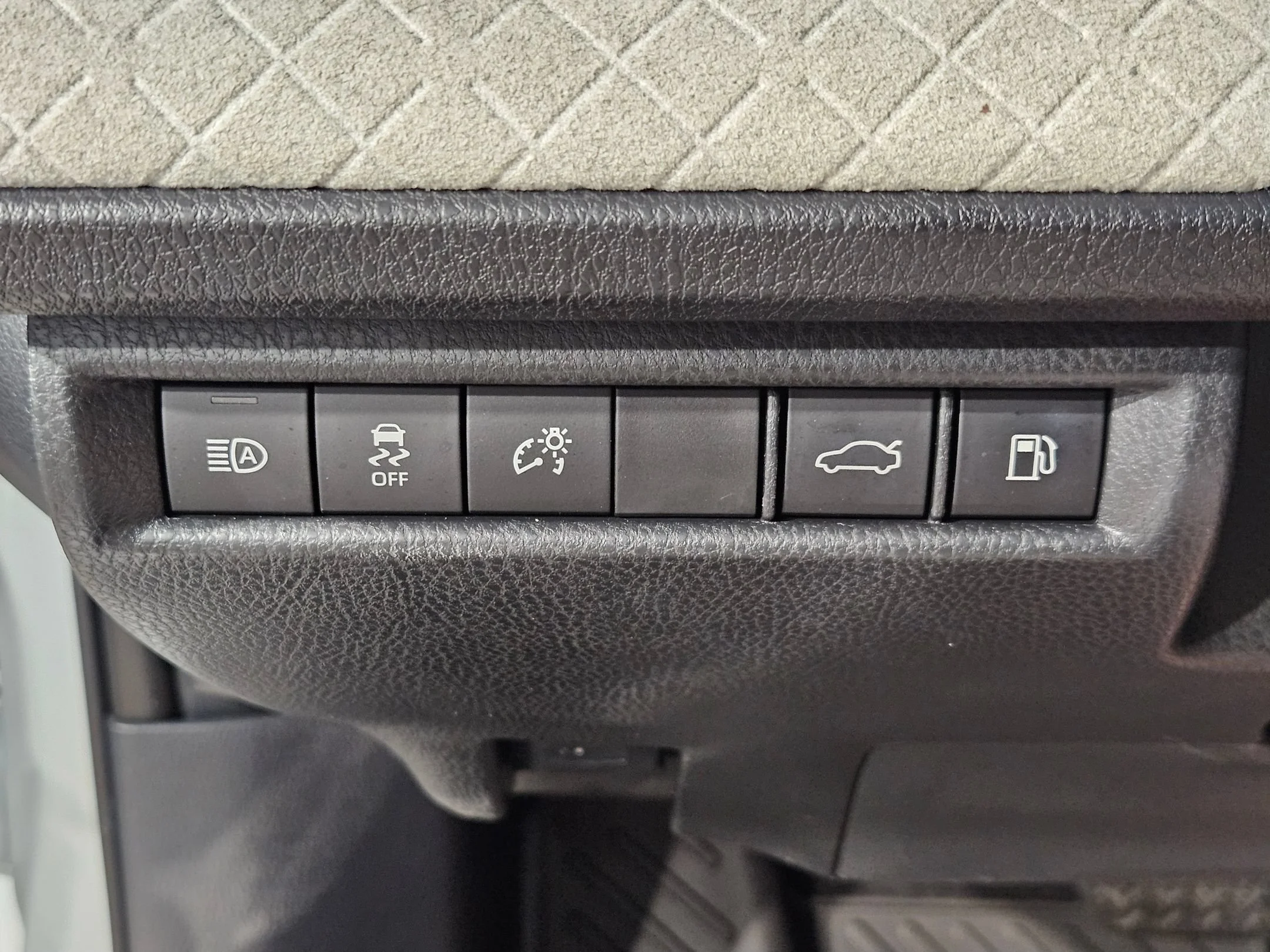 Certified Used 2025 Wind Chill Pearl Toyota XLE image 26