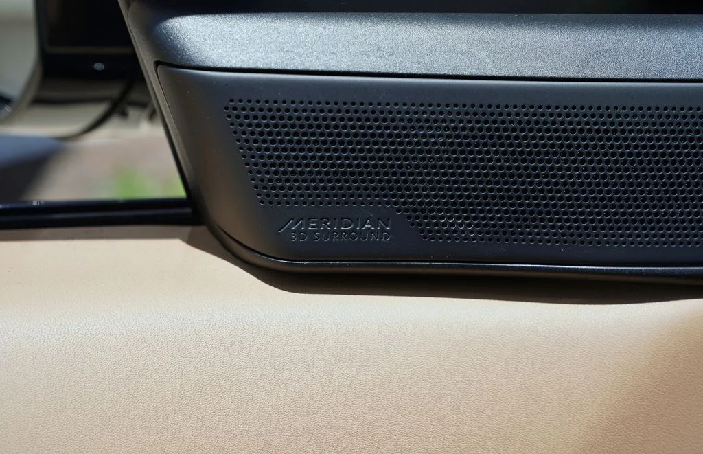 New 2026 Carpathian Grey Land Rover Dynamic SE image 12