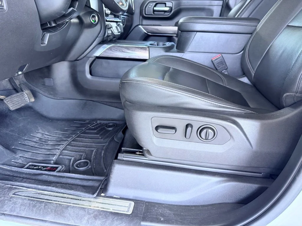 Used 2021 White Chevrolet LTZ image 15