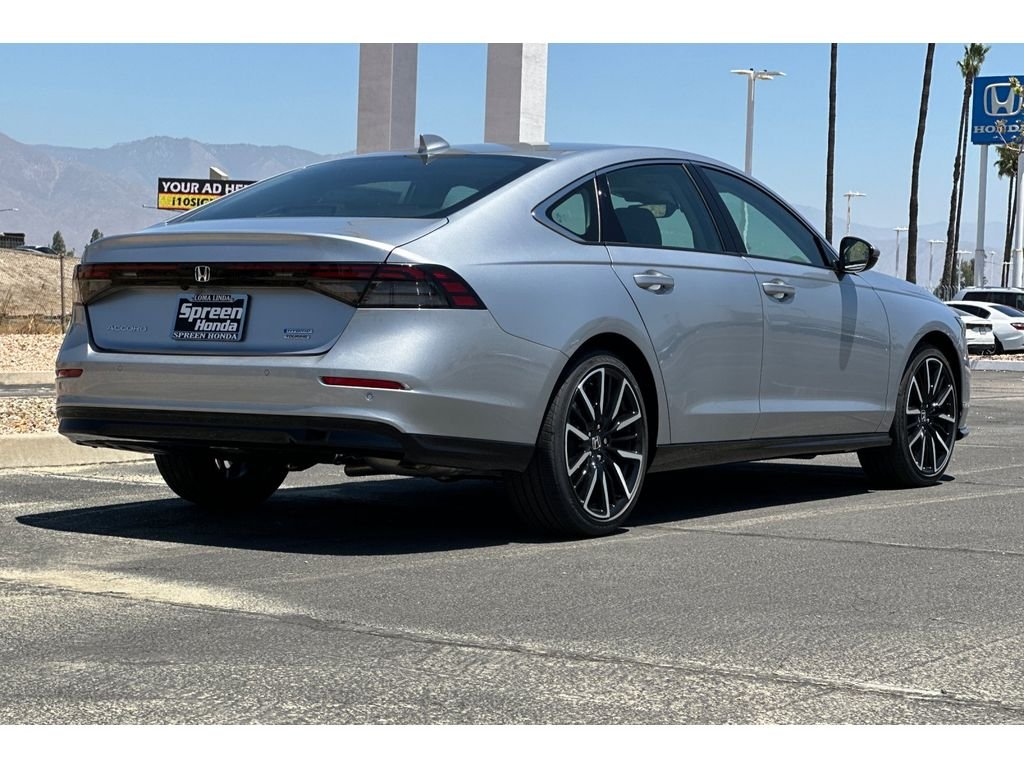 New 2026 Solar Silver Metallic Honda Touring image 4