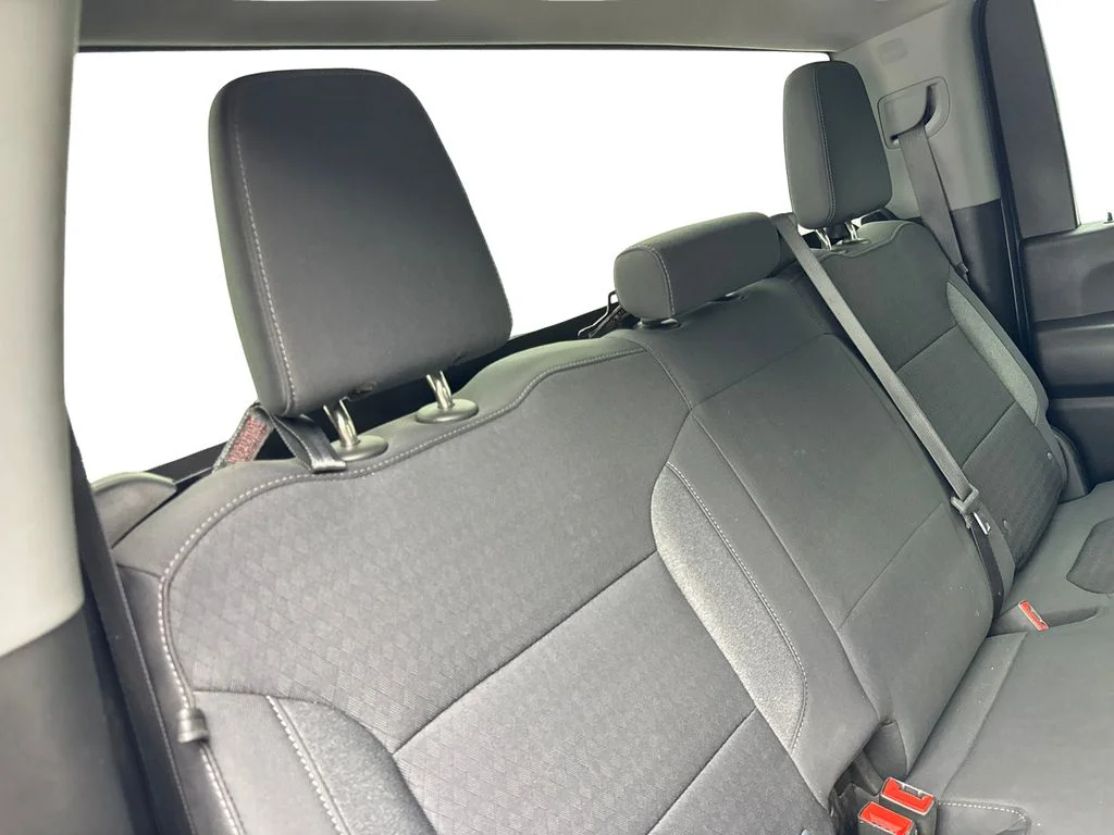 Used 2022 Silver Chevrolet Custom image 39