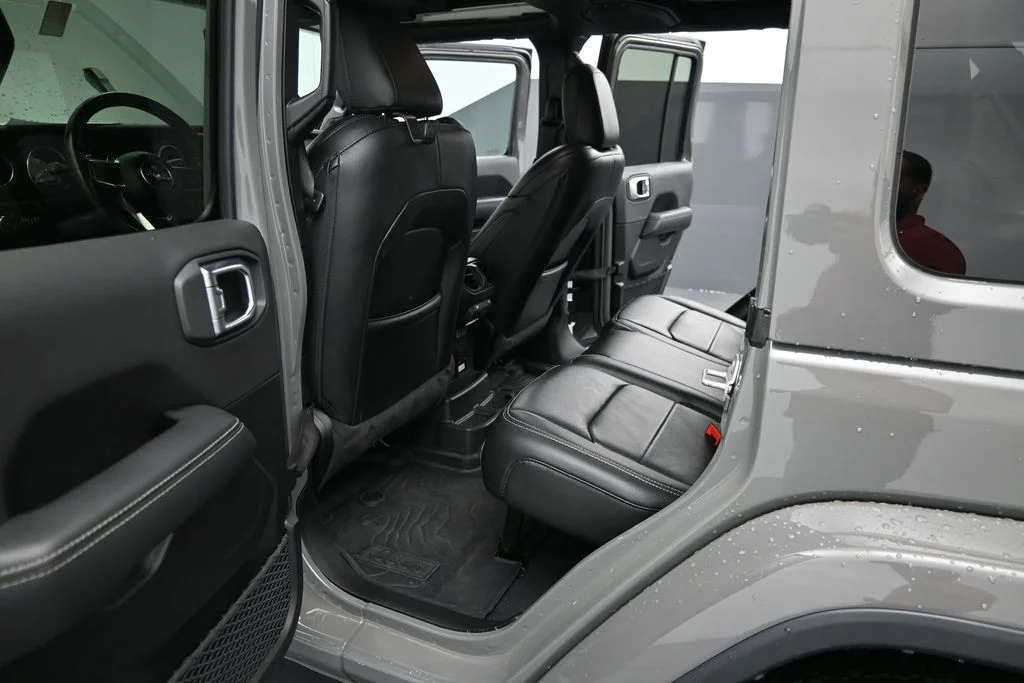 Used 2022 Gray Jeep Unlimited Sahara image 11