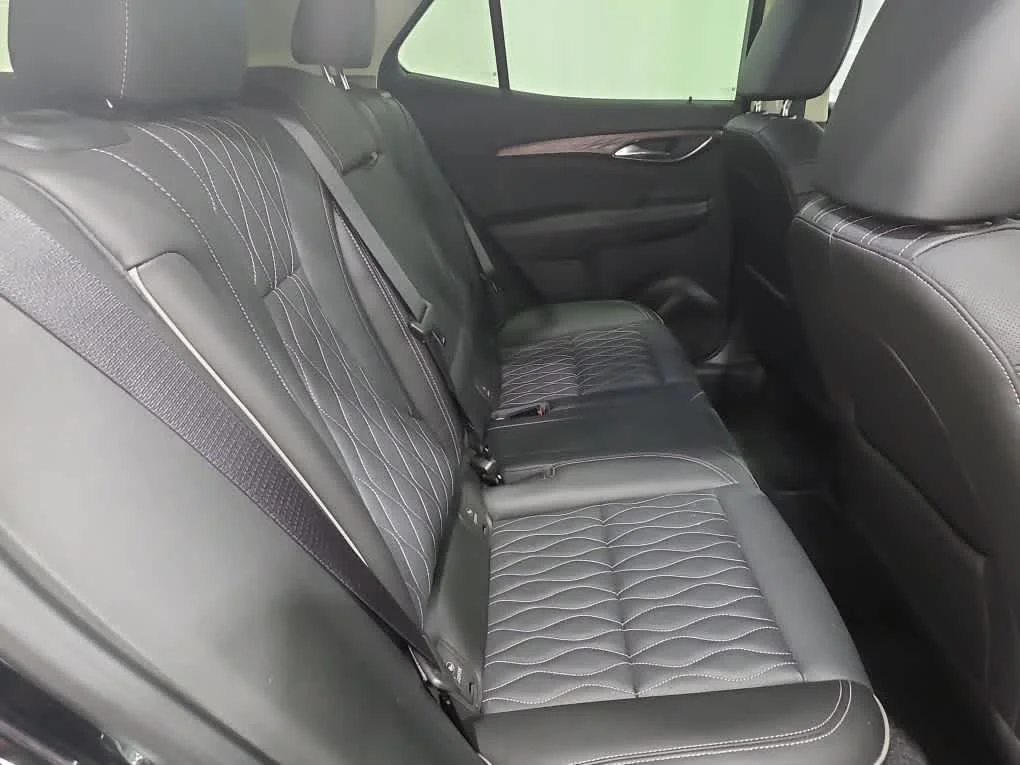 Used 2022 Ebony Twilight Metallic Buick Avenir image 15