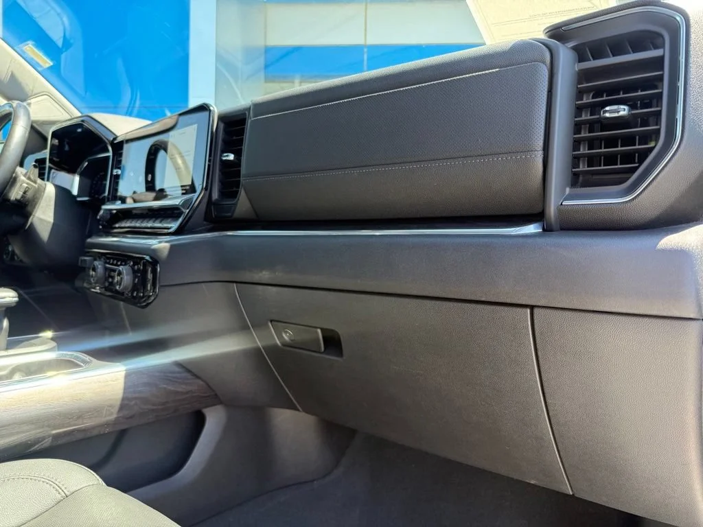 Used 2022 Summit White Chevrolet LTZ image 16