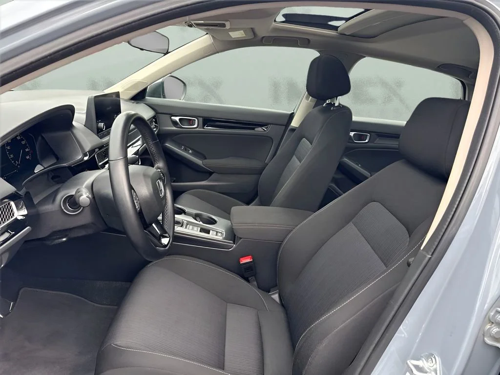 Used 2023  Honda EX image 9
