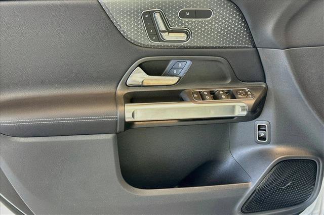New 2026 Polar White Mercedes-Benz GLB 250 image 45