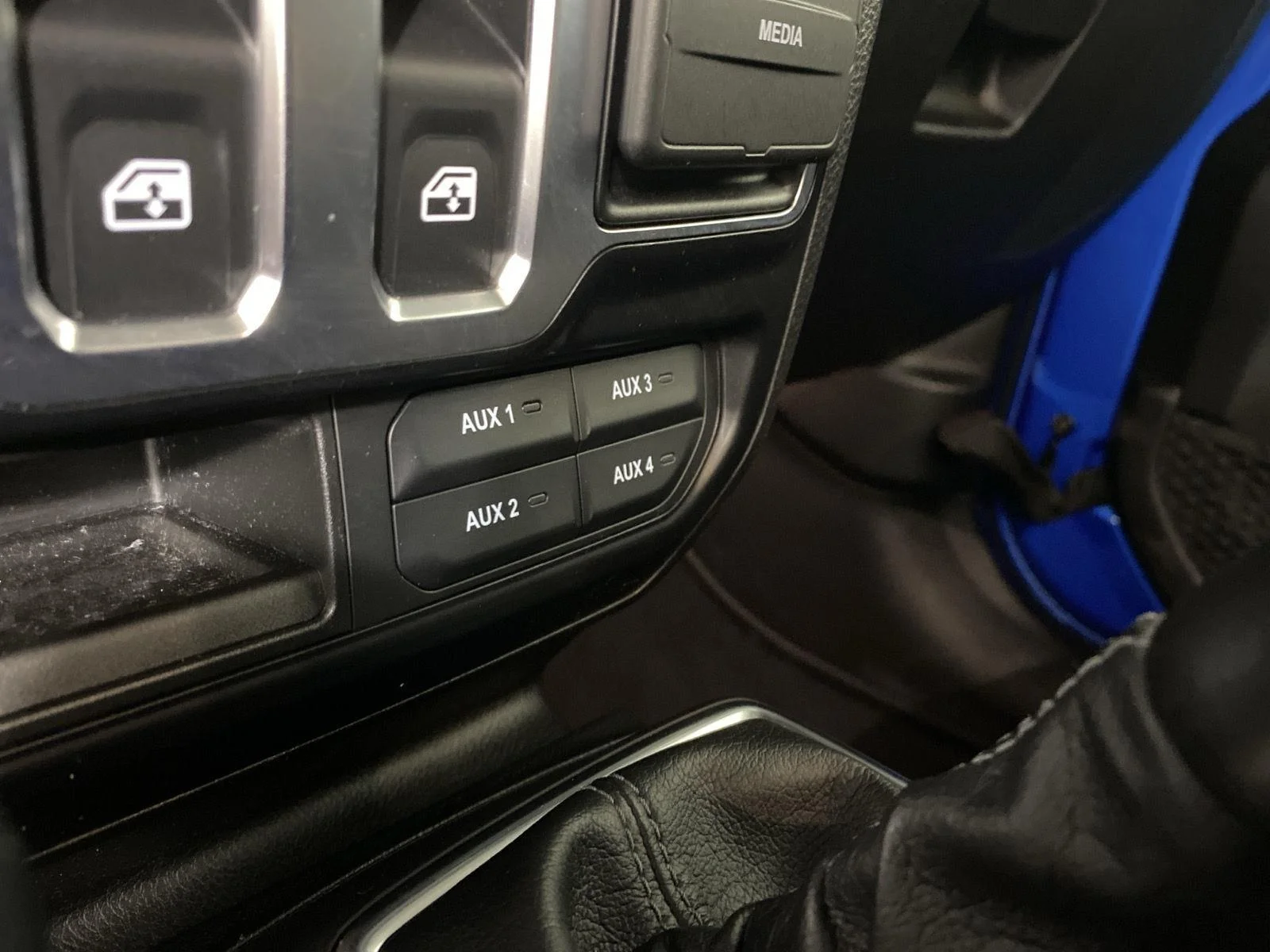 Used 2024 Hydro Blue Pearlcoat Jeep Sport S image 23