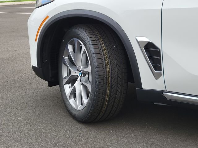 New 2026 White BMW xDrive40i image 36