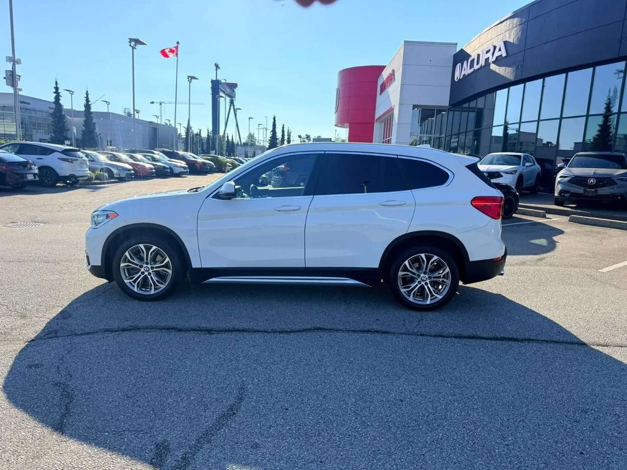 Used 2019  BMW xDrive28i Dilawri Certified   Local BC   Clean Tit image 2
