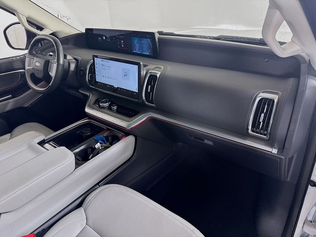 Used 2025 Oxford White Ford Platinum image 32