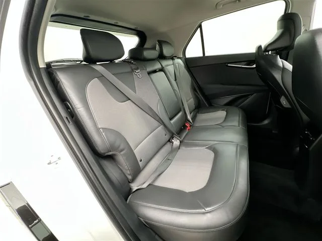 2023 Kia Niro EX Touring - Photo 17