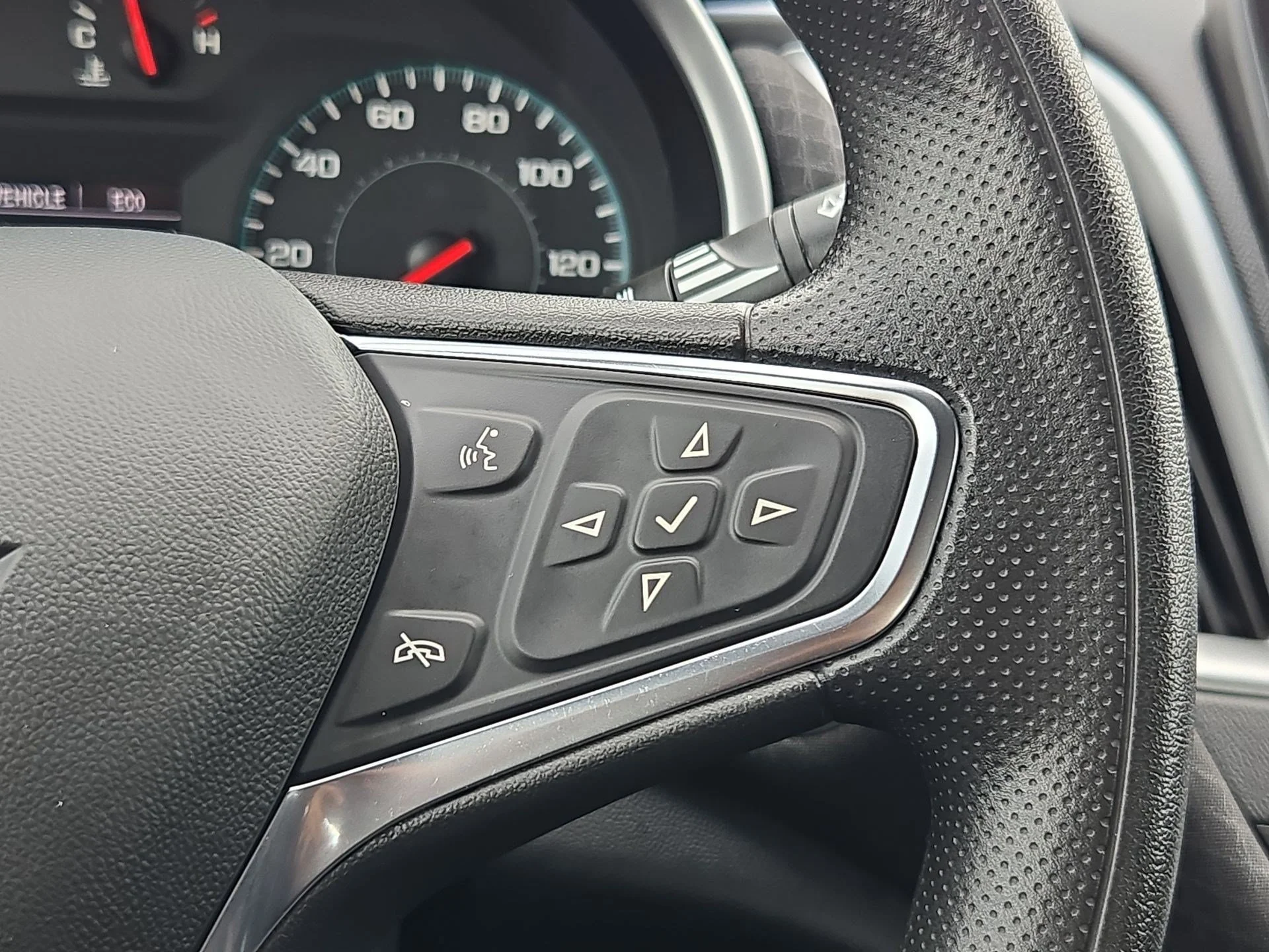 Used 2024 Lakeshore Blue Metallic Chevrolet LT image 18