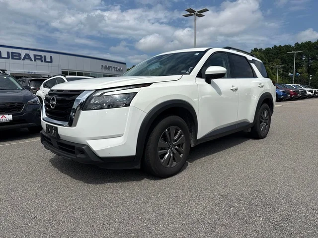 2025 Nissan Pathfinder SV