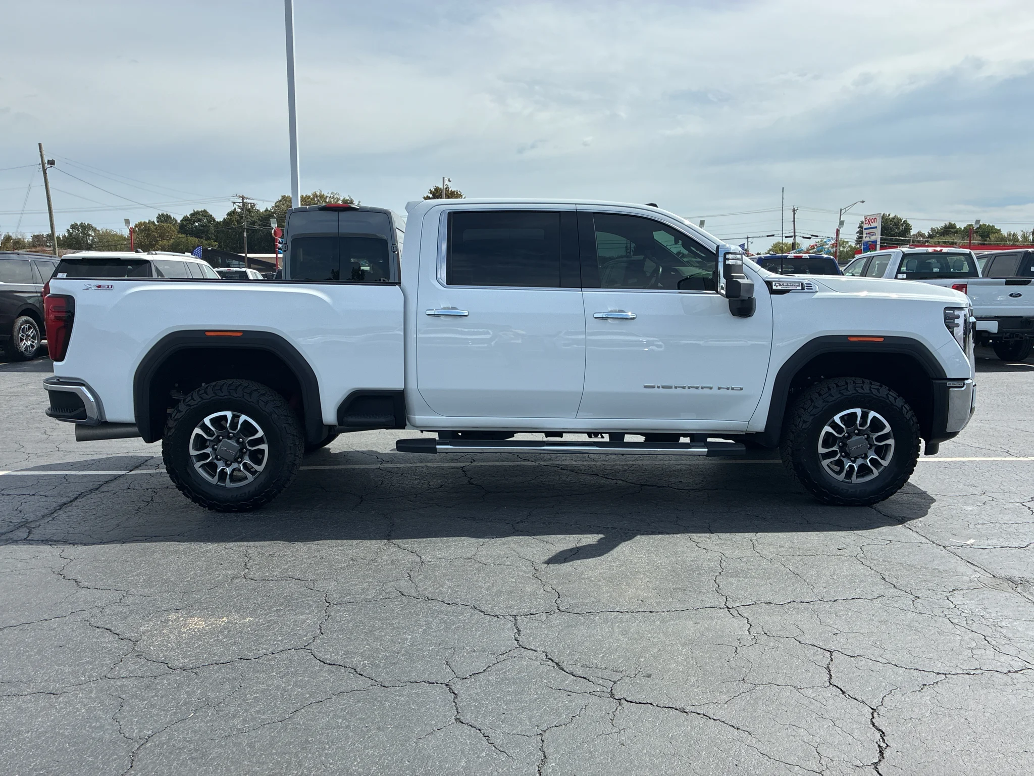 Used 2025 Summit White GMC SLT image 4