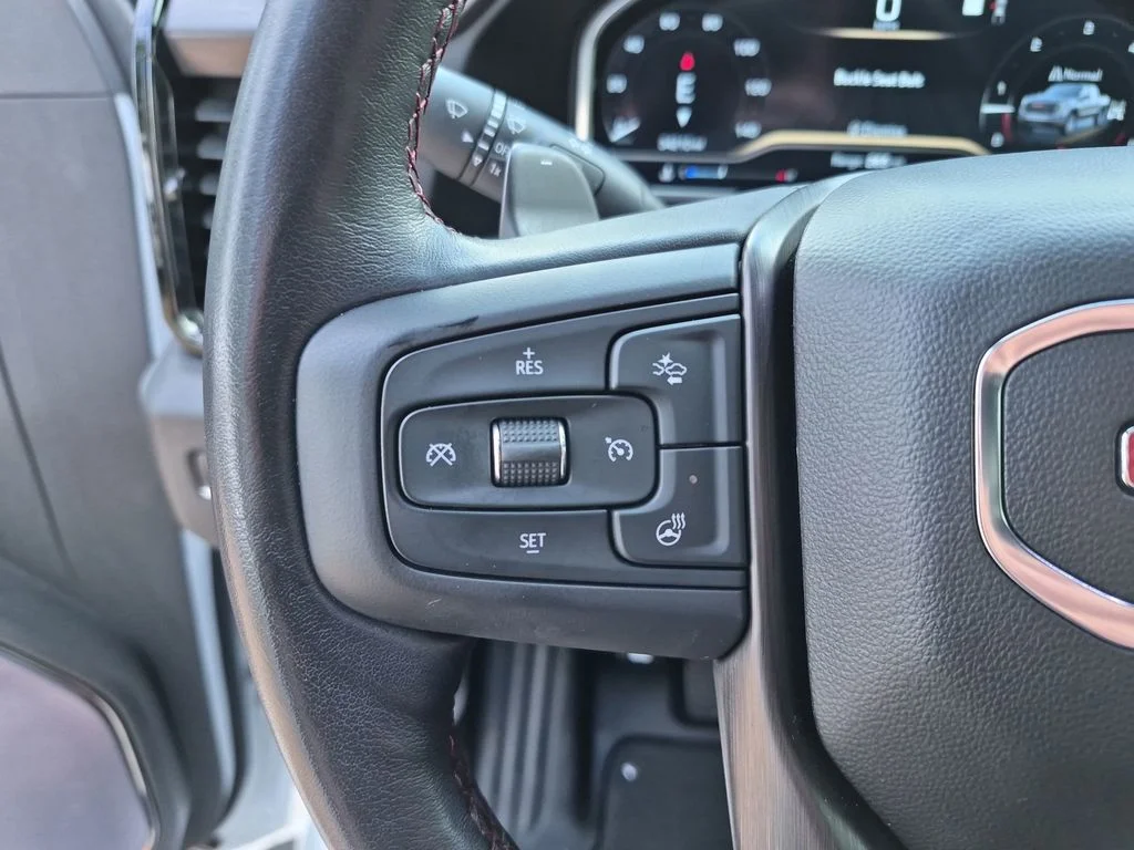 Used 2022 White GMC AT4X image 33