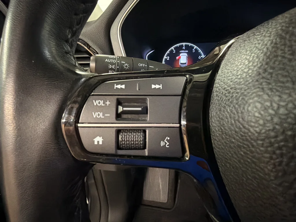 Used 2023 Silver Honda EX-L image 16