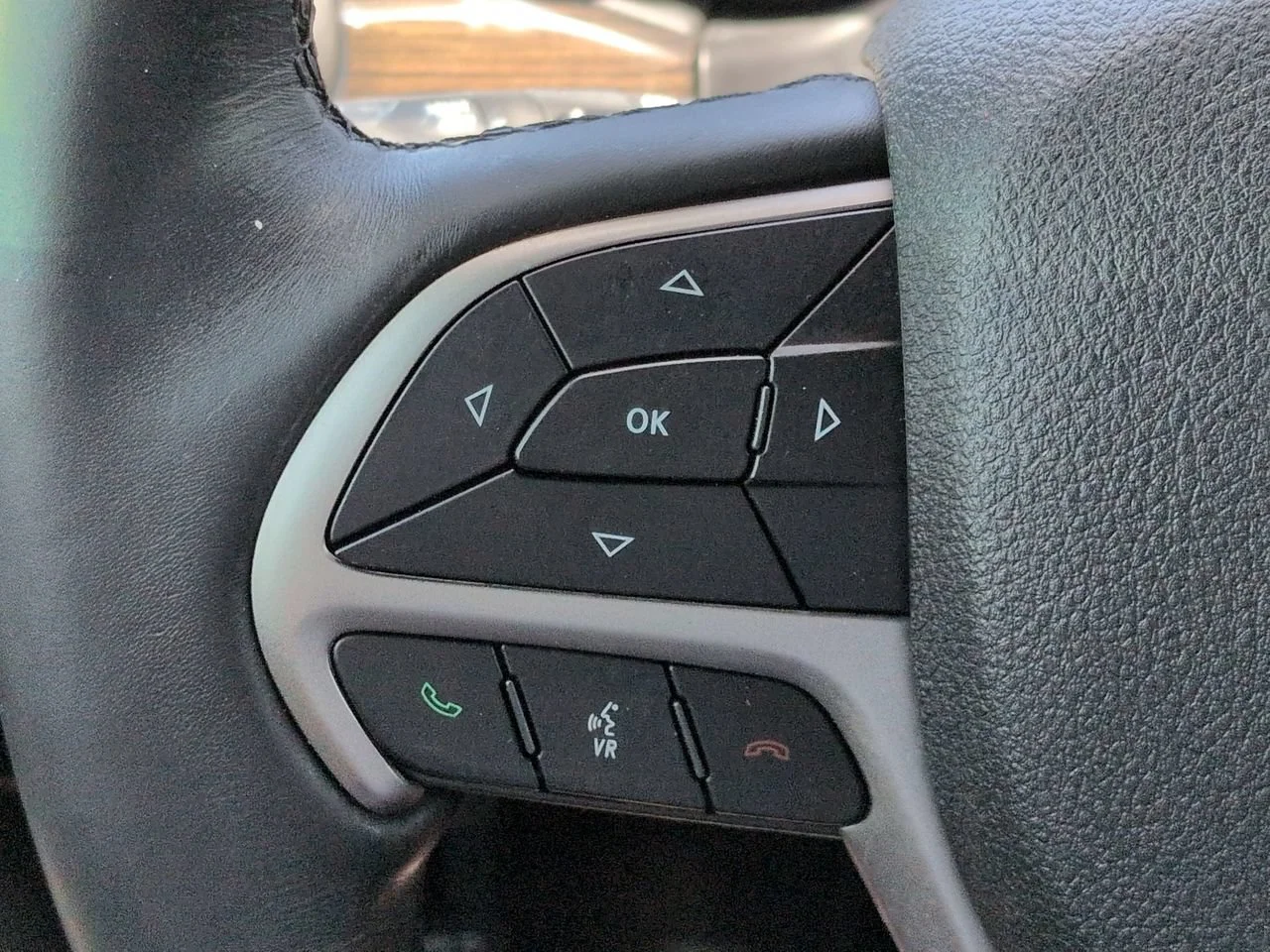Used 2018 Bright White Clearcoat Jeep Overland image 27