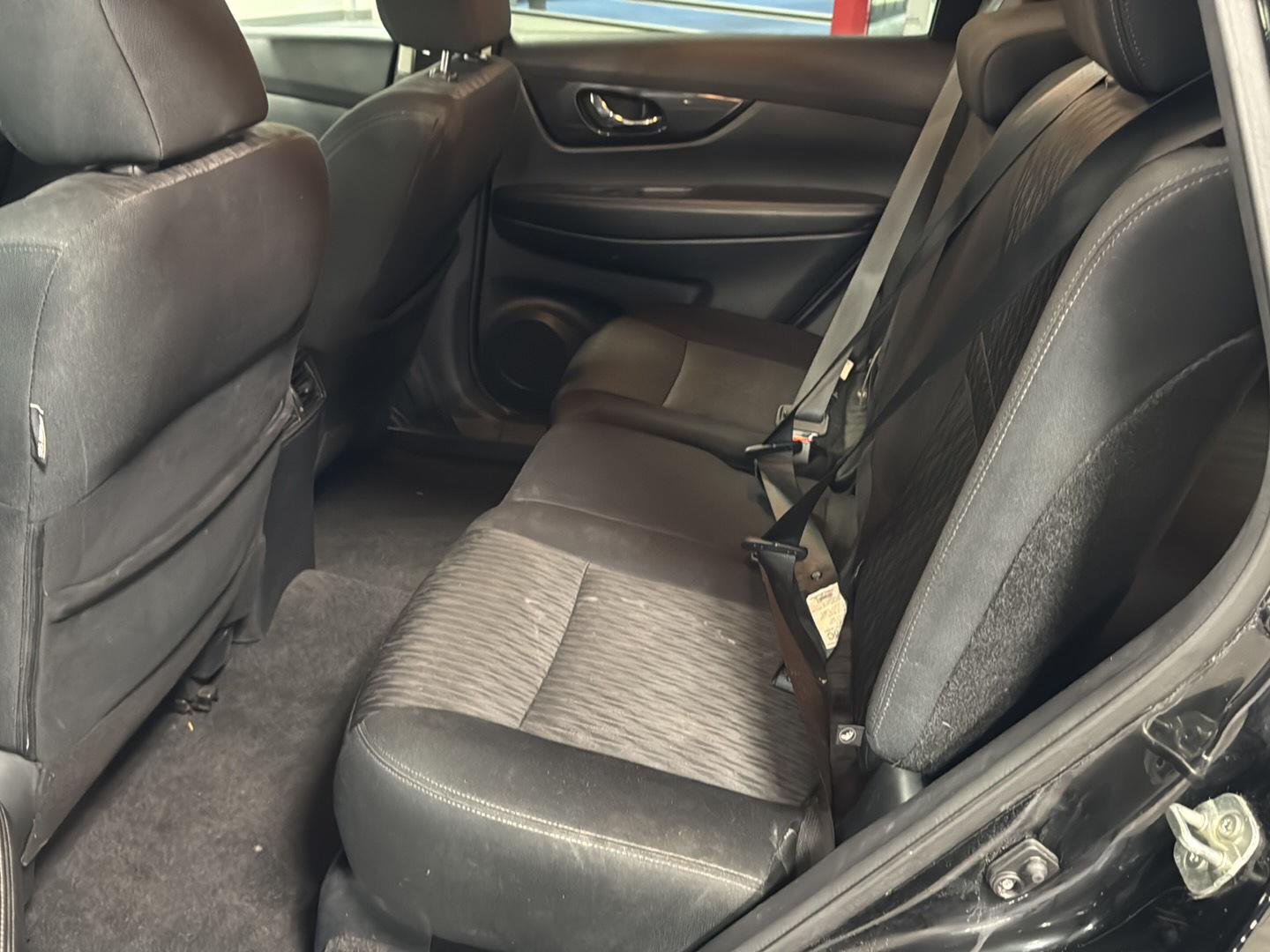 2018 Nissan Rogue SV - Photo 25