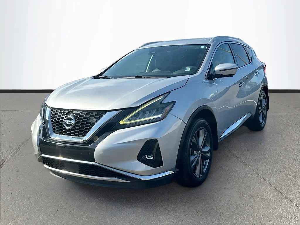 Used 2020 Silver Nissan Platinum image 3
