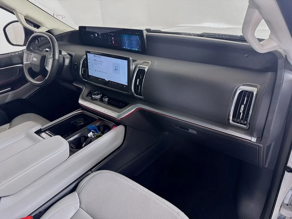 Used 2025 Oxford White Ford Platinum image 32