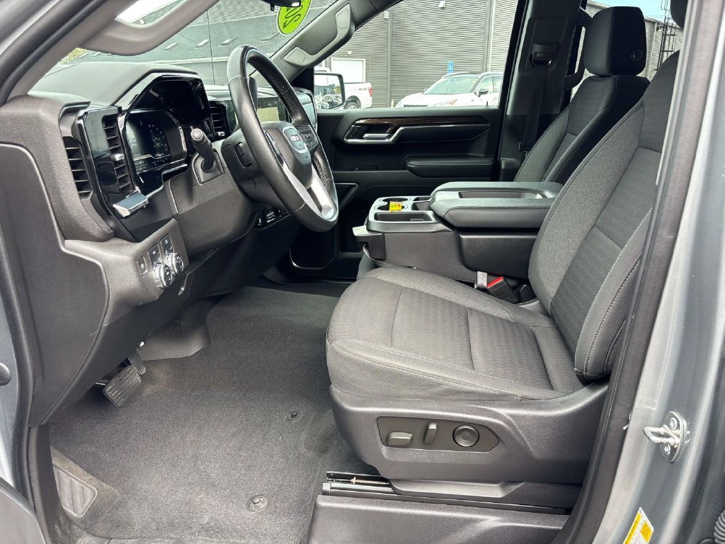 Used 2023 Silver GMC Elevation image 11