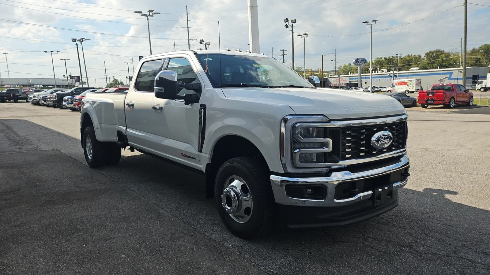 New 2027 Star White Metallic Tri-Coat Ford Lariat 4WD image 6