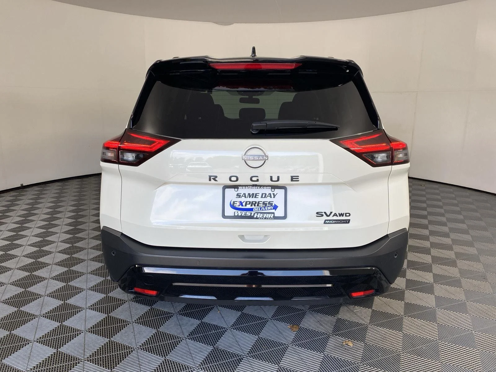 Used 2023 Pearl White Tricoat/Super Black Nissan SV image 6