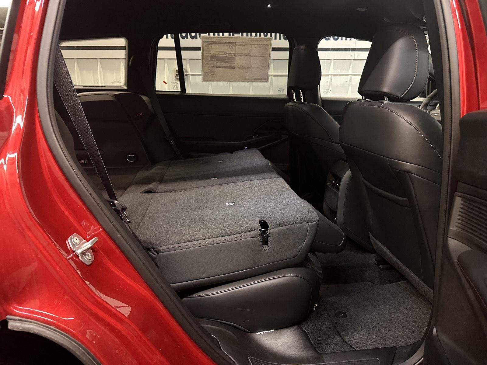 New 2026 Red Hot Pearl-Coat Exterior Paint Jeep Limited image 38