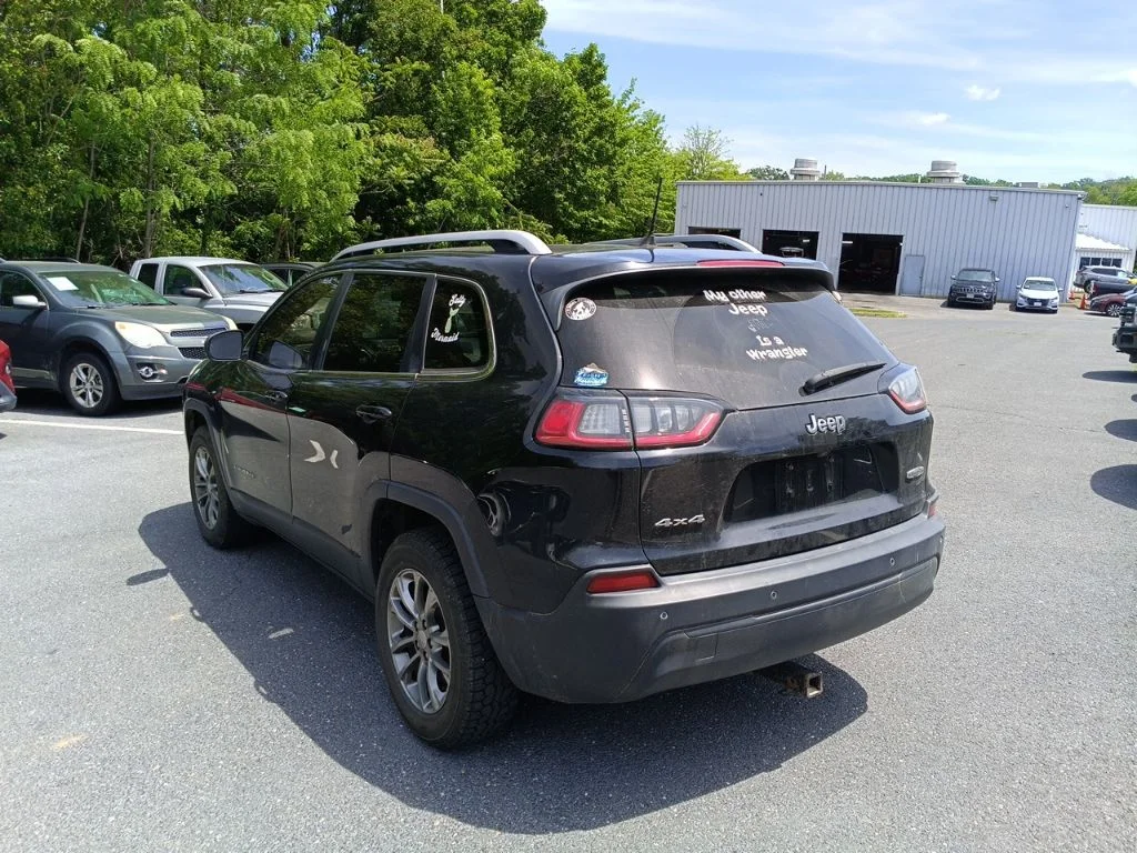 Used 2019 Black Jeep Latitude Plus image 3