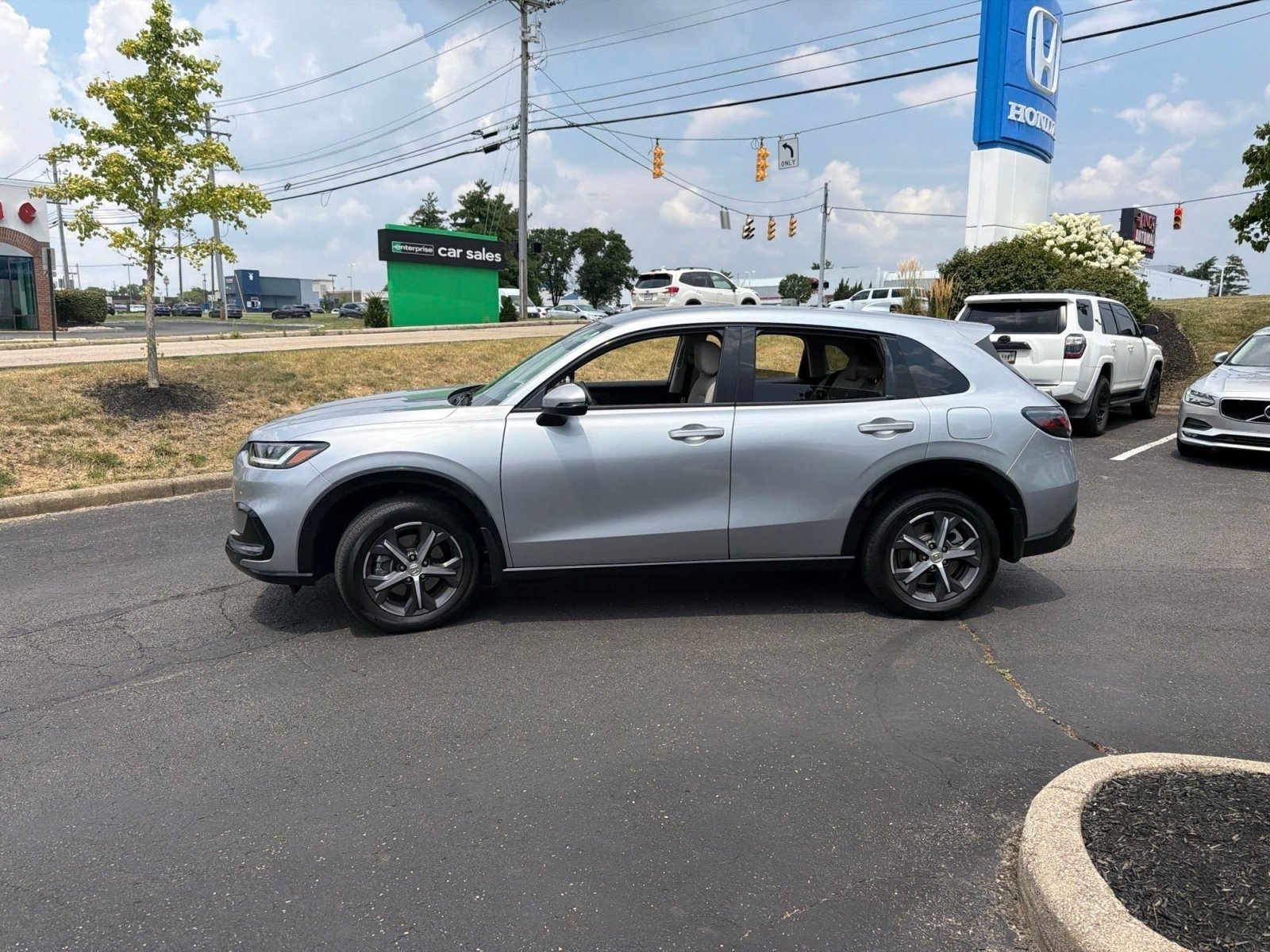 Certified Used 2025 Lunar Silver Metallic Honda EX-L image 12