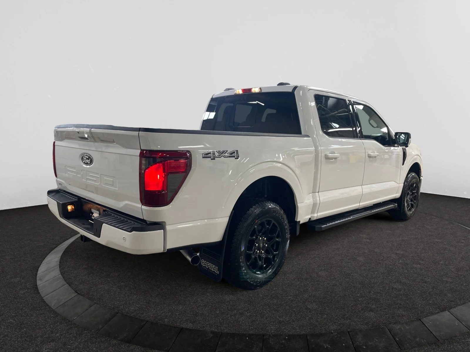 New 2026 Oxford White Ford XLT image 5