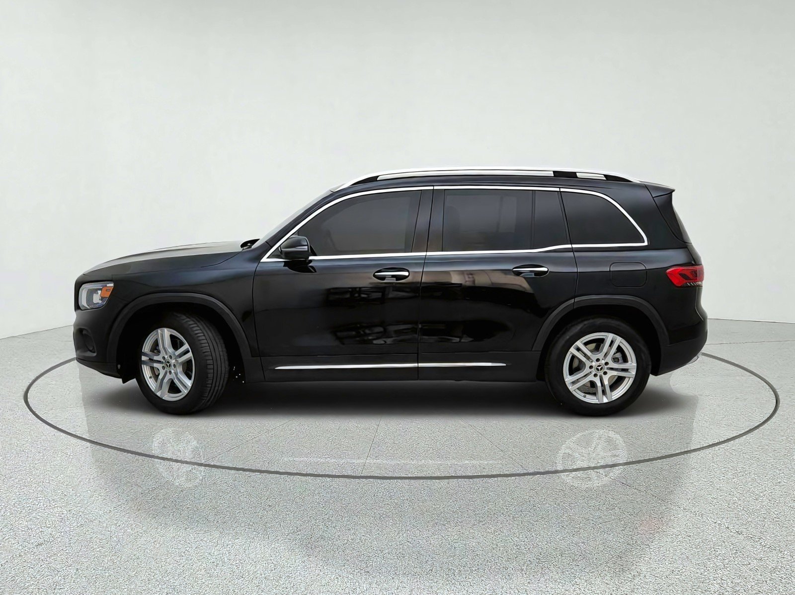 Used 2023 Night Black Mercedes-Benz GLB 250 image 14