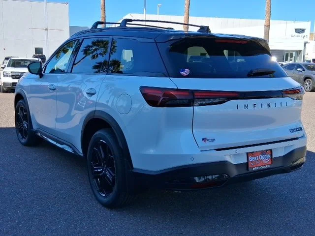 New 2026 2T RAD WHT INFINITI Sport AWD image 4