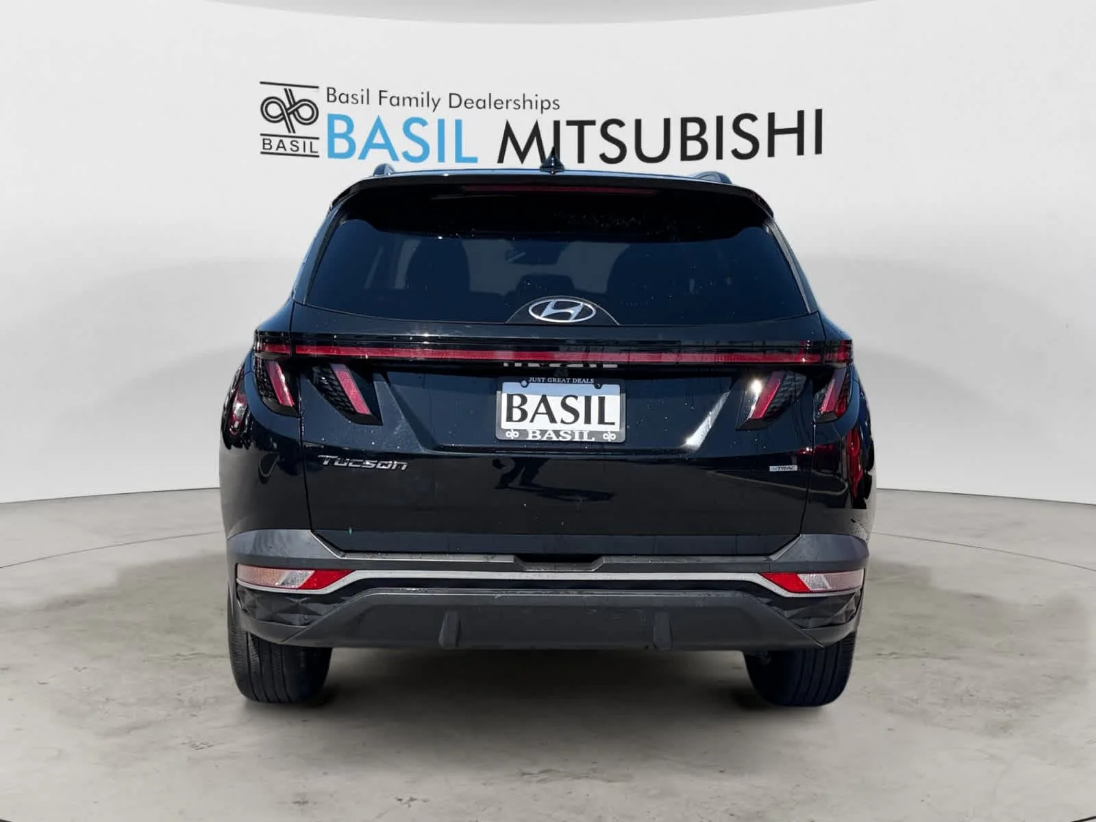 Used 2023 Phantom Black Hyundai SEL image 6