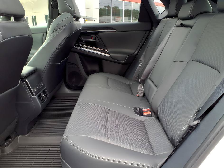 Certified Used 2023 Pearl Toyota Limited image 13