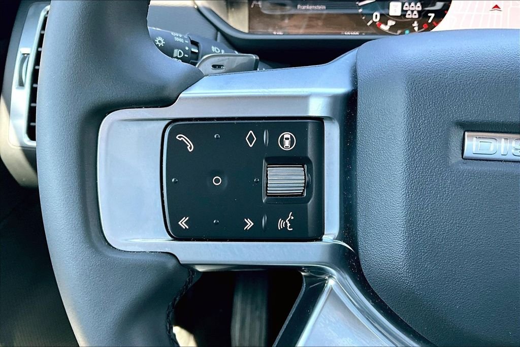 Used 2025 White Land Rover Dynamic SE image 20