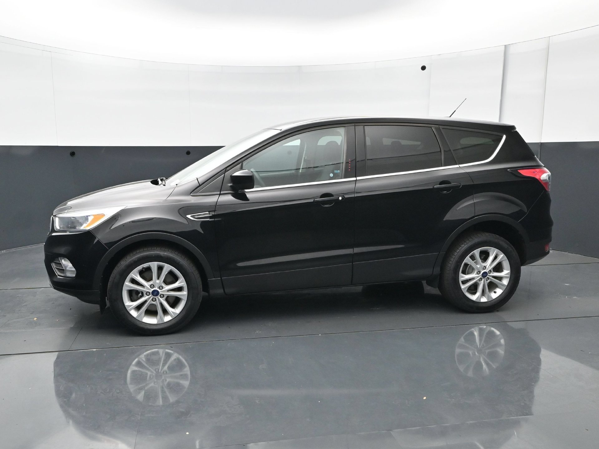 Used 2017 Ford Escape SE with VIN 1FMCU9GD2HUD41804 for sale in Minneapolis, Minnesota