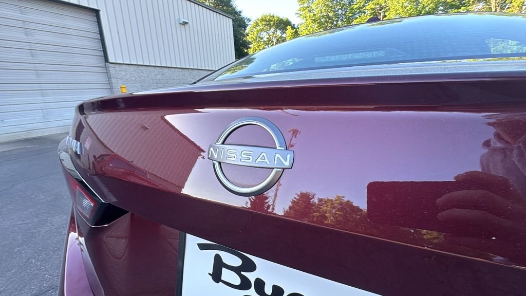 Used 2025 Garnet Pearl Nissan 2.5 SV image 38