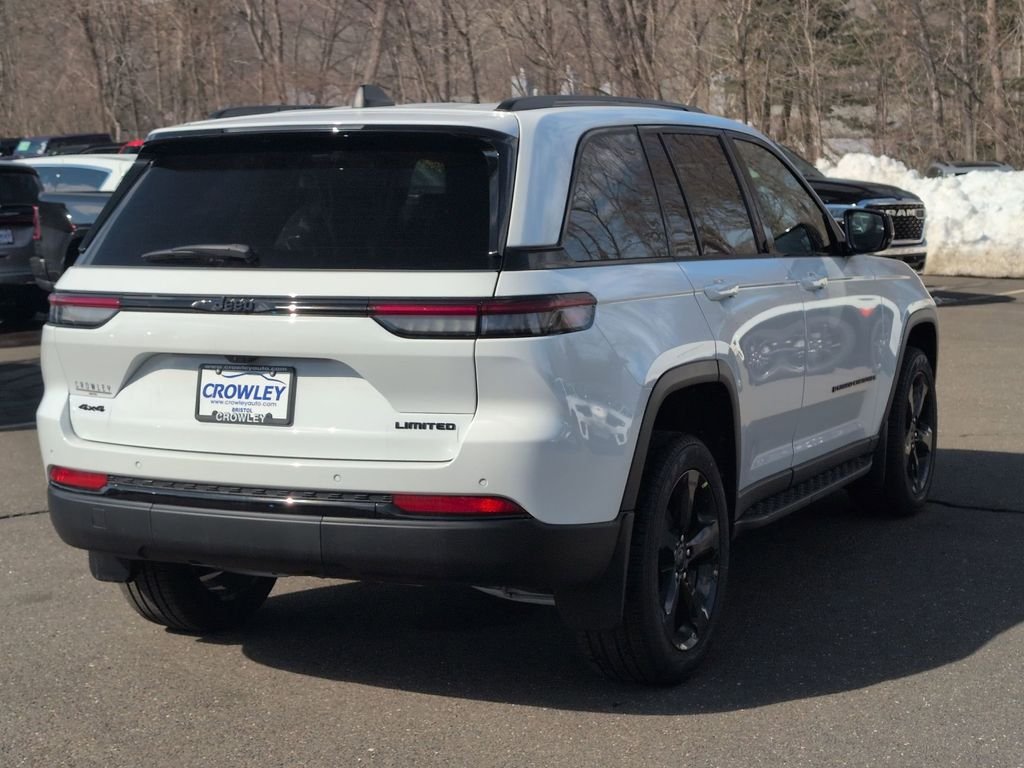 New 2025 Bright White Clear-Coat Exterior Paint Jeep Limited image 3