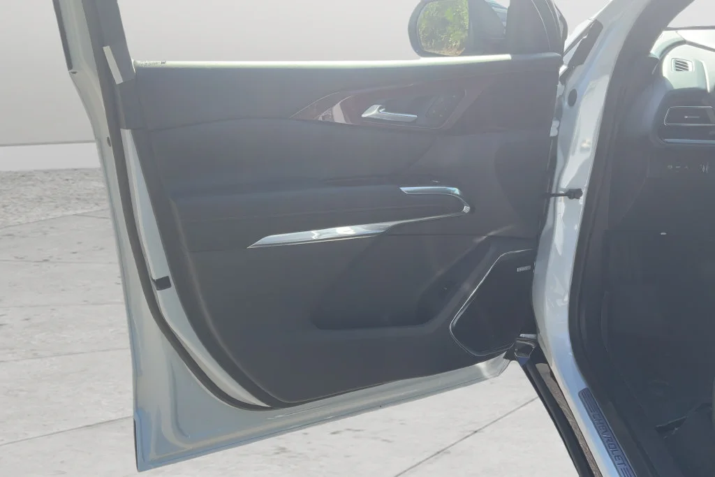New 2027 Polar White Tricoat Chevrolet RS image 21